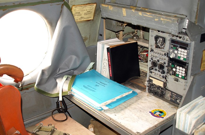 Vị trí ngồi của sĩ quan thông tin liên lạc trên P-3 Orion.